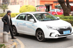 对一个月内成交订单数量大于10件且累计成交金额 