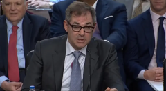 这一切是关于什么的？我们这些坐正在这张桌子 